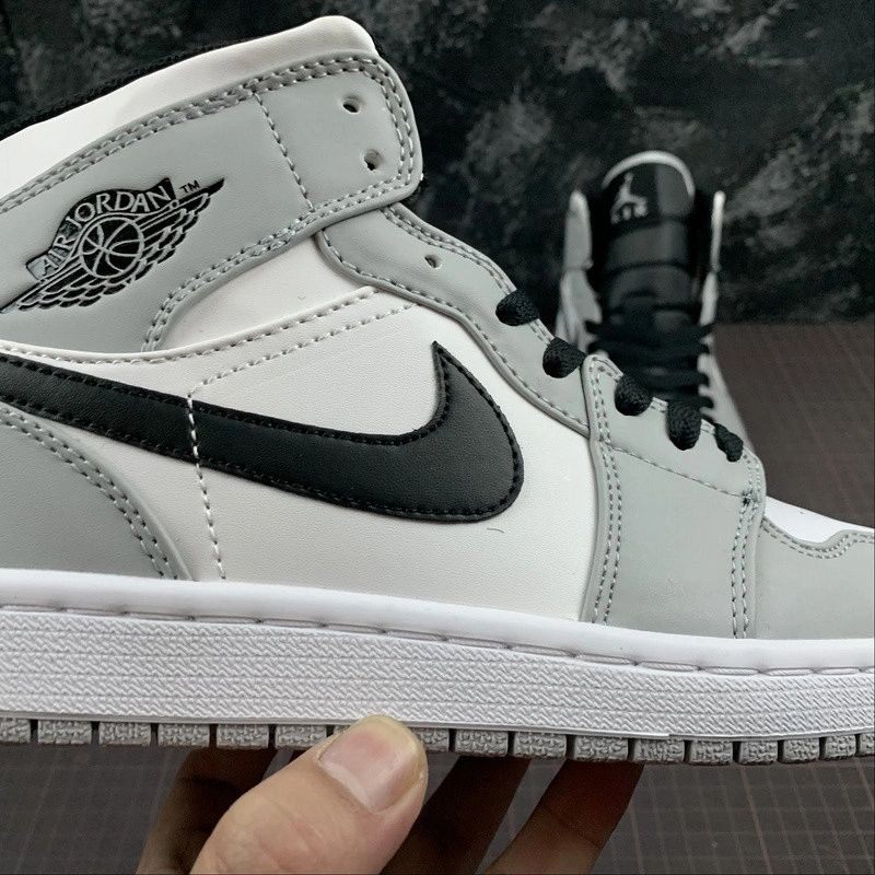 AIR JORDAN 1 MID 