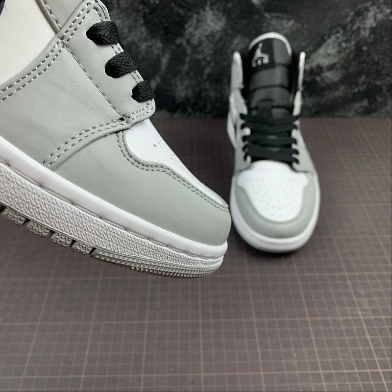 AIR JORDAN 1 MID 