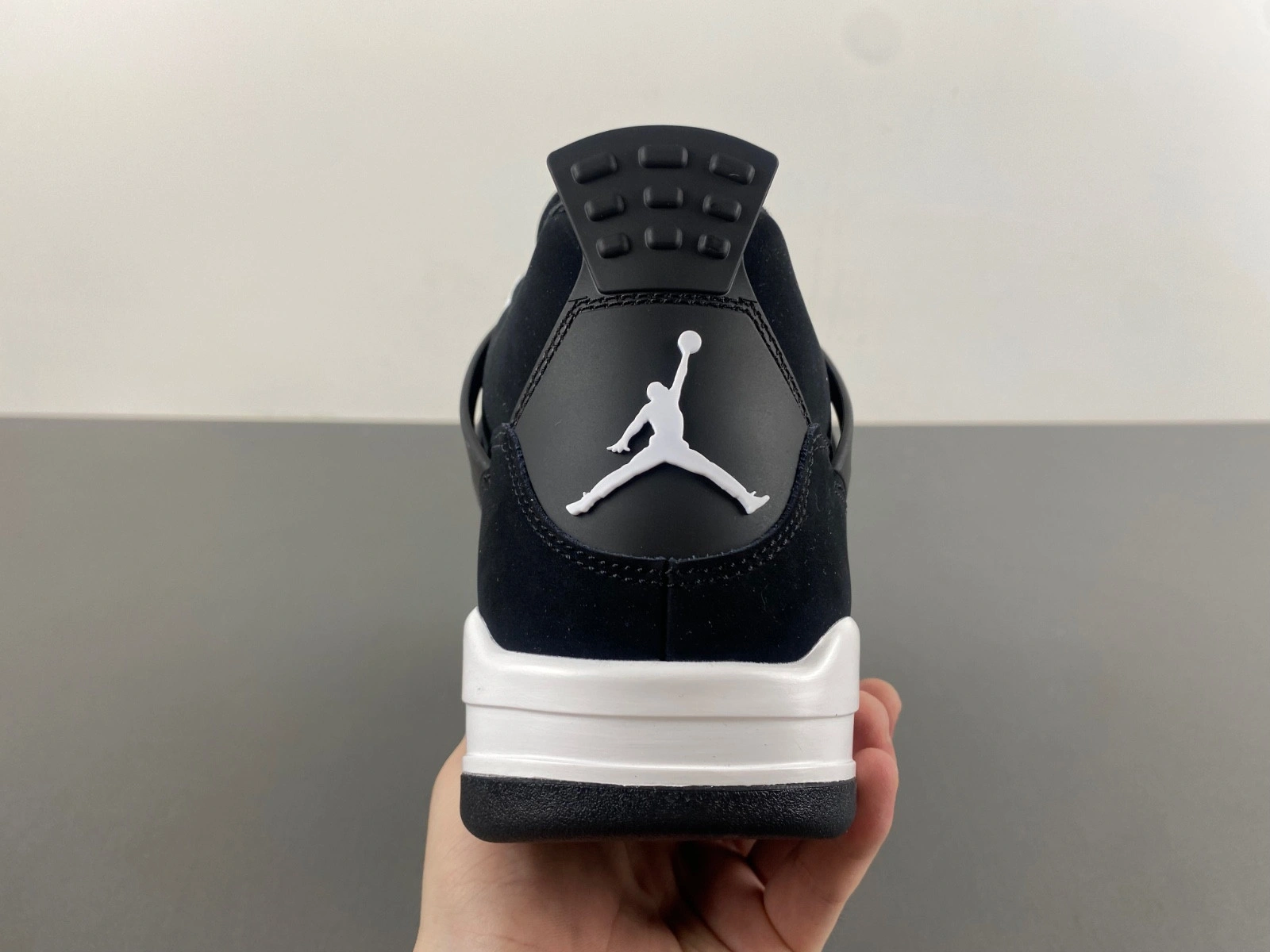 AIR JORDAN 4 RETRO 'WHITE THUNDER FQ8138-001