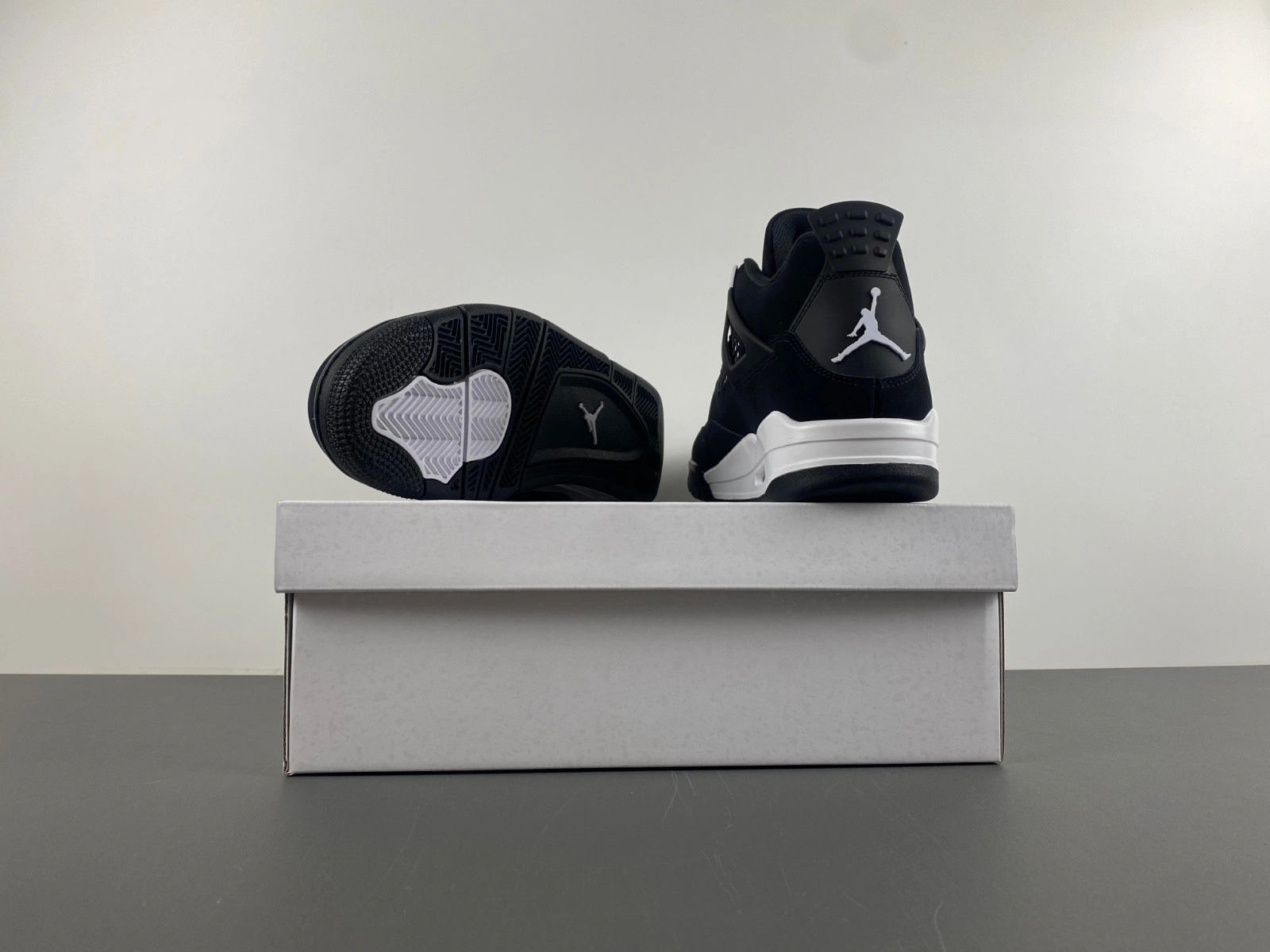 AIR JORDAN 4 RETRO 'WHITE THUNDER FQ8138-001