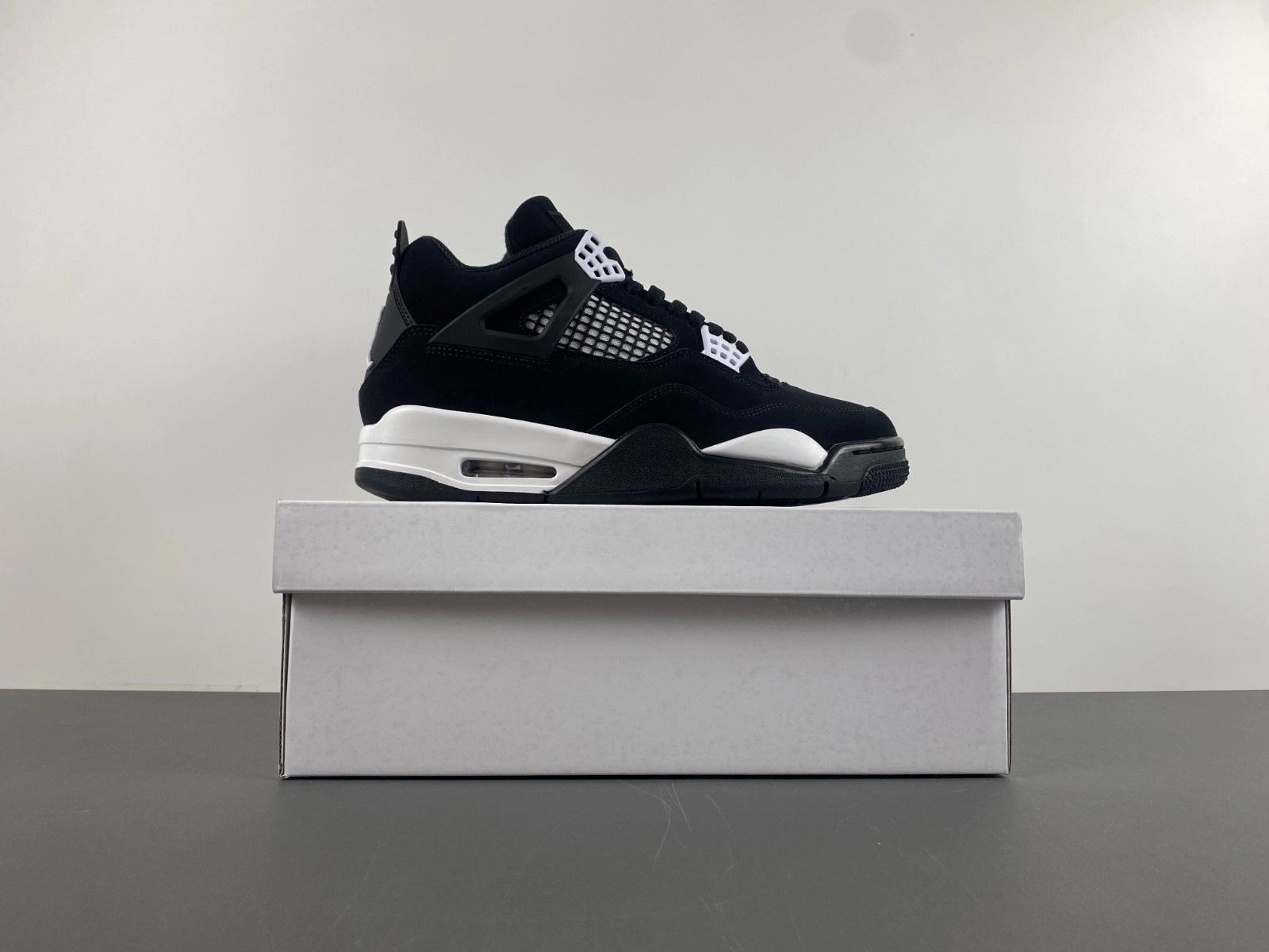 AIR JORDAN 4 RETRO 'WHITE THUNDER FQ8138-001