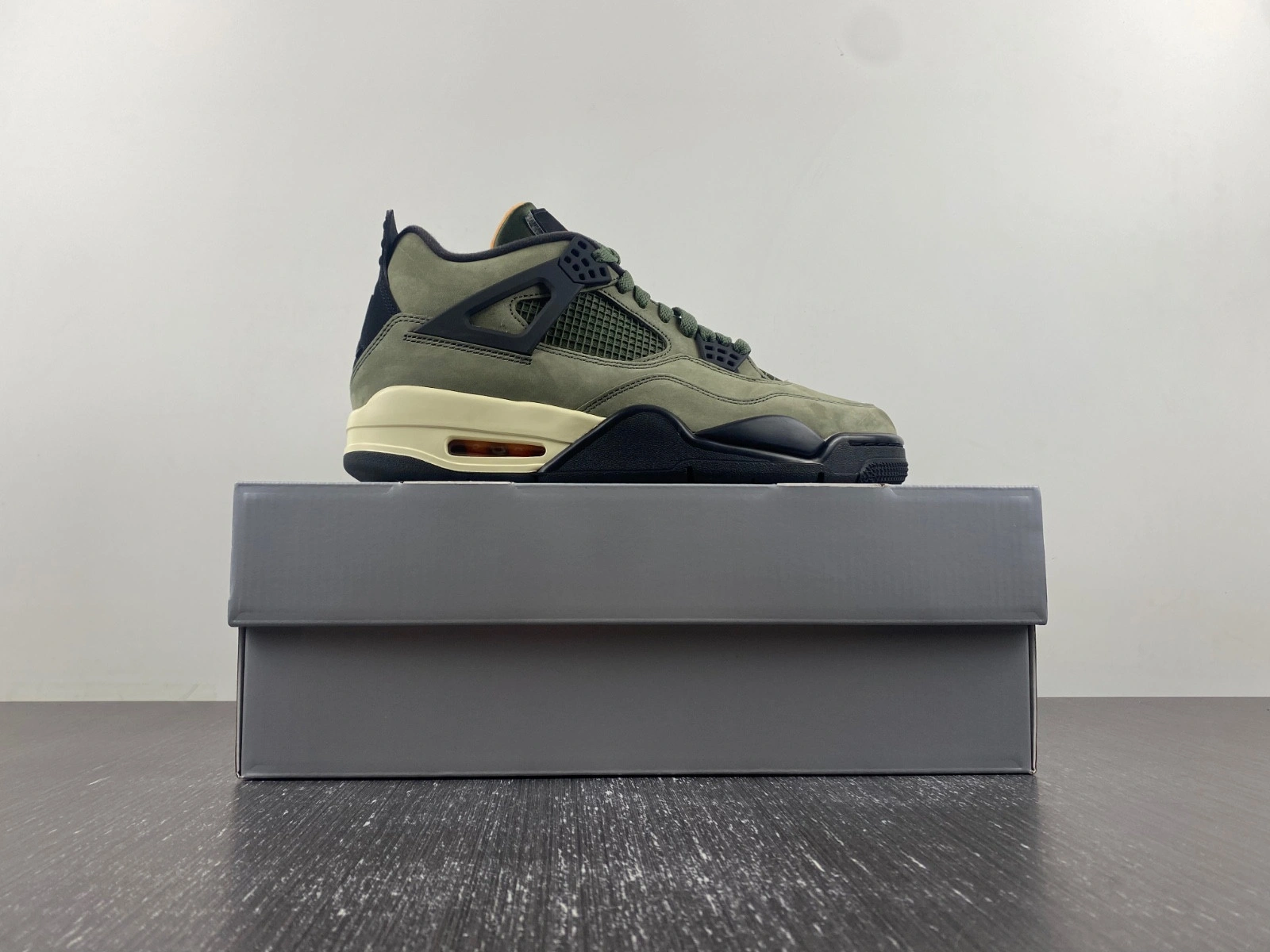 AIR JORDAN 4 RETRO
