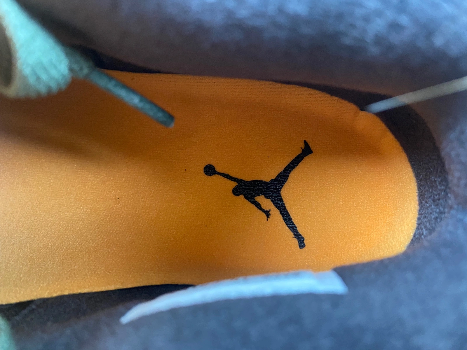 AIR JORDAN 4 RETRO
