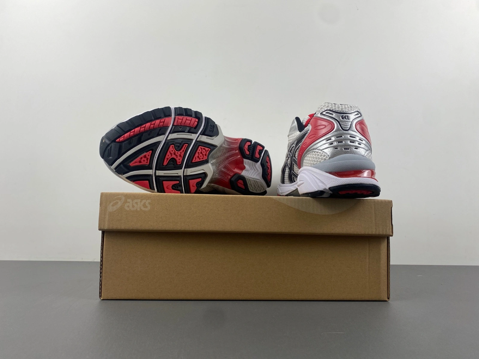 ASICS  Gel Kayano 14 'Classic Red' - 1201A019‑103