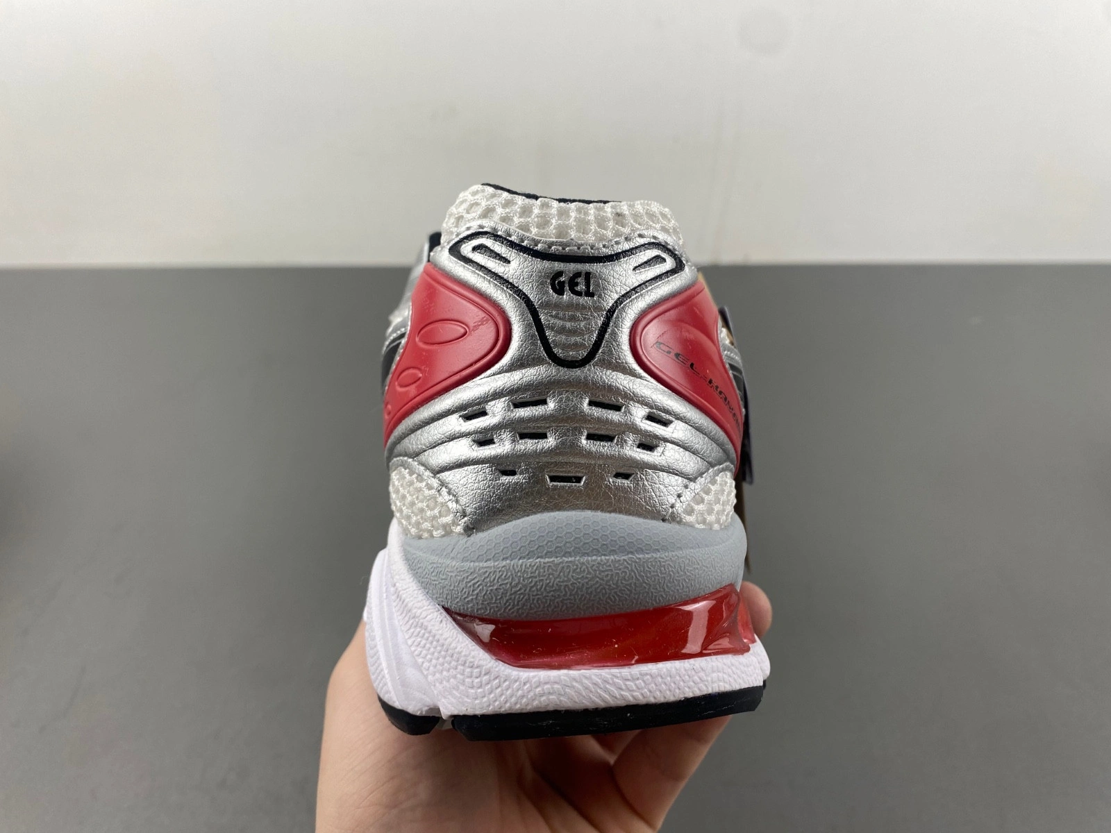 ASICS  Gel Kayano 14 'Classic Red' - 1201A019‑103