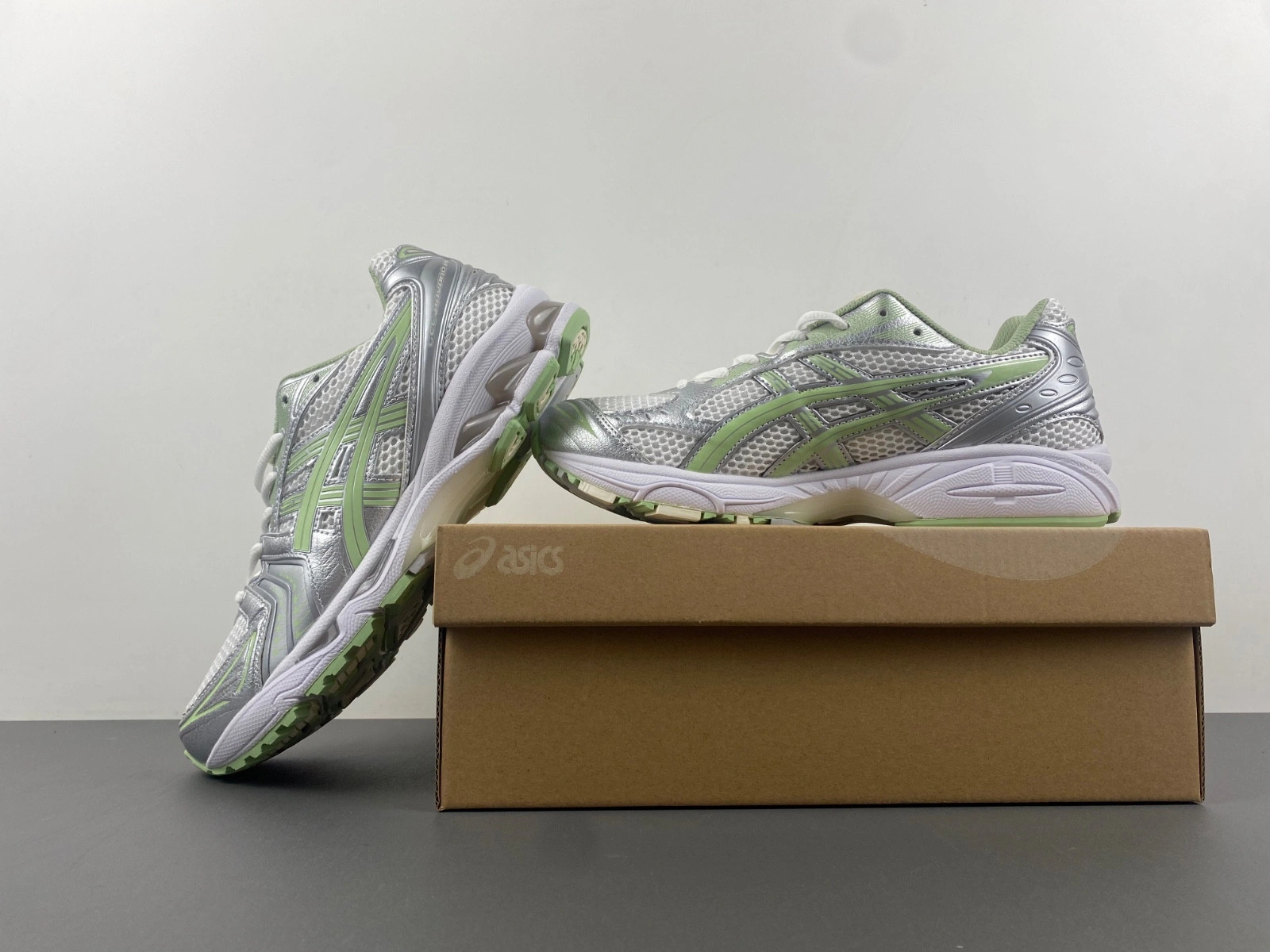 ASICS (WMNS)  Gel-Kayano 14 'Silver Green' 1202A056-105