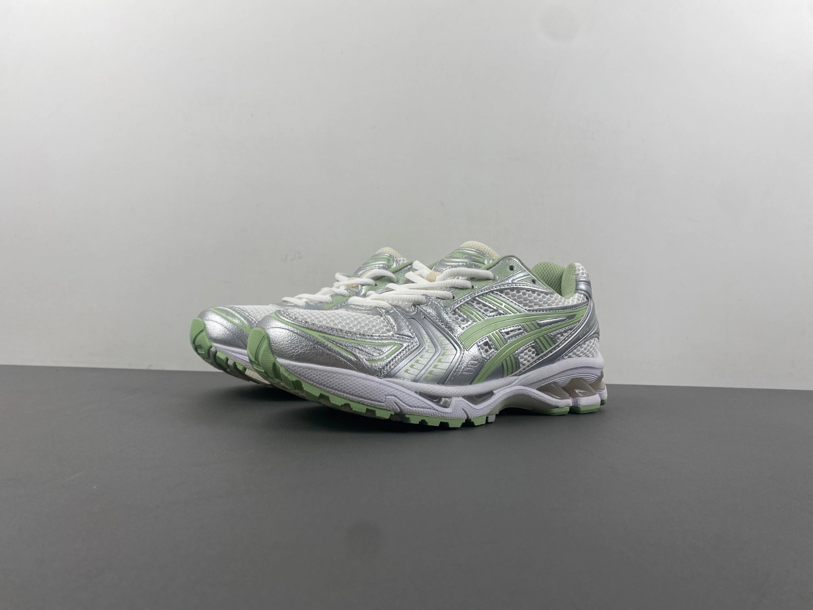 ASICS (WMNS)  Gel-Kayano 14 'Silver Green' 1202A056-105