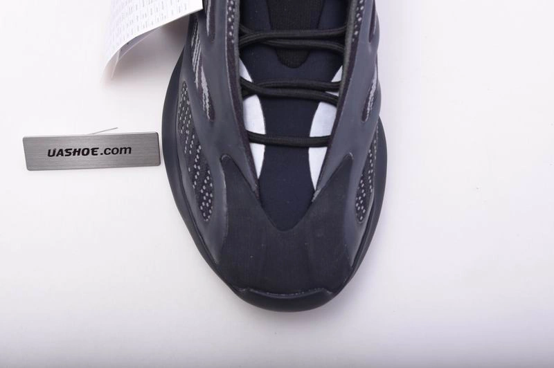 Adidas Yeezy 700 v3  Black  H67799