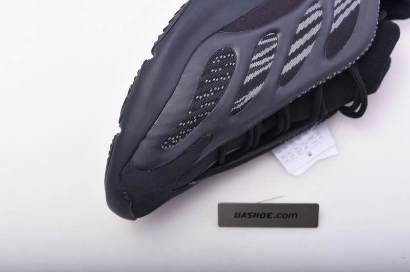 Adidas Yeezy 700 v3  Black  H67799