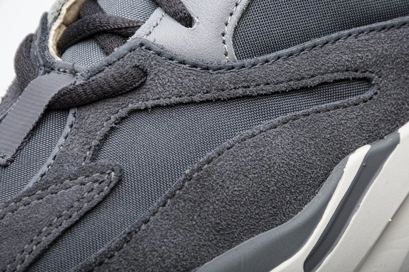 Adidas Yeezy Boost 700 'Magnet'  FV9922