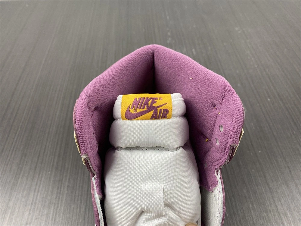 Air Jordan 1 High OG “Brotherhood”   555088-706