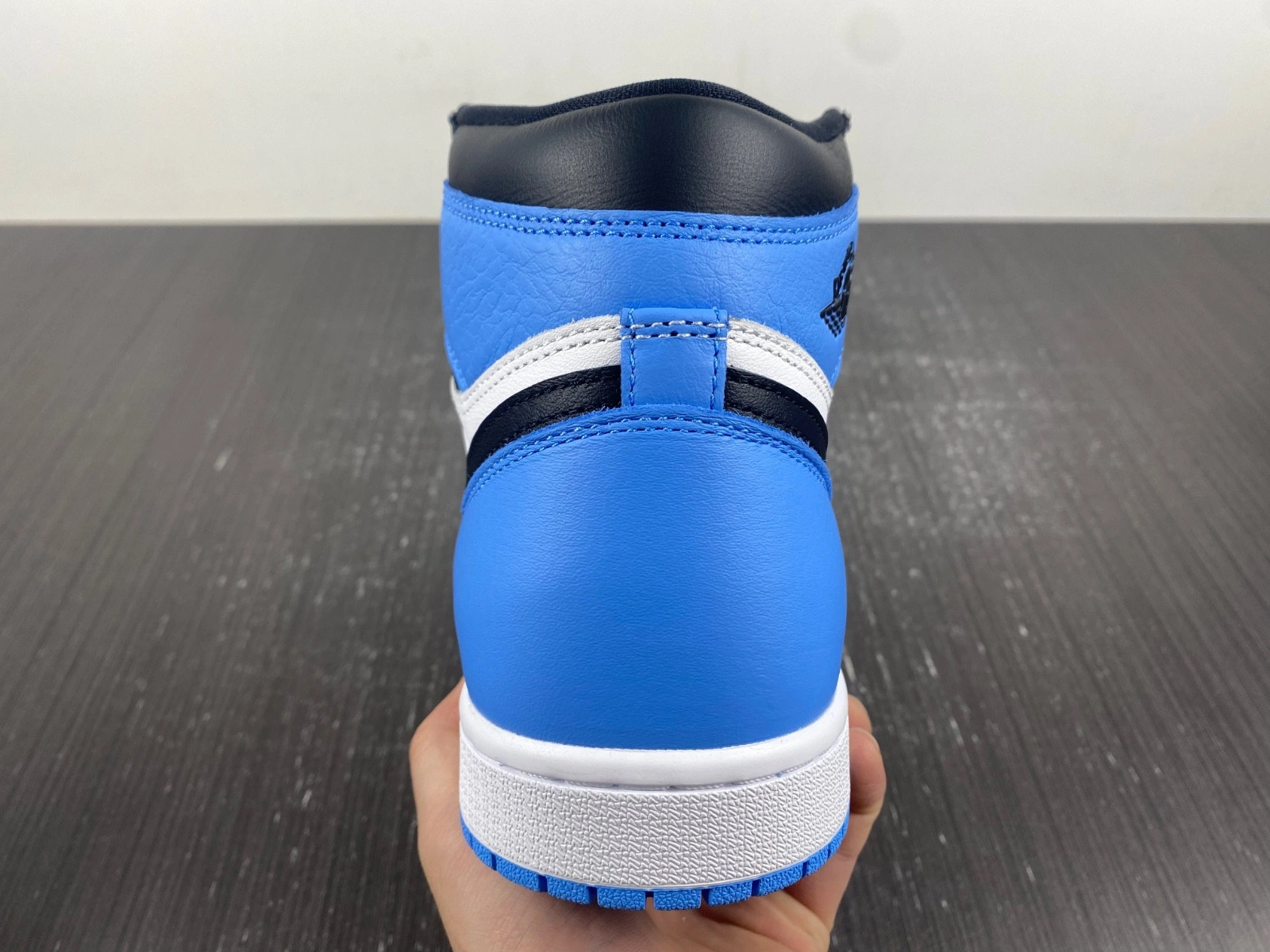 Air Jordan 1 High OG University Blue DZ5485-400