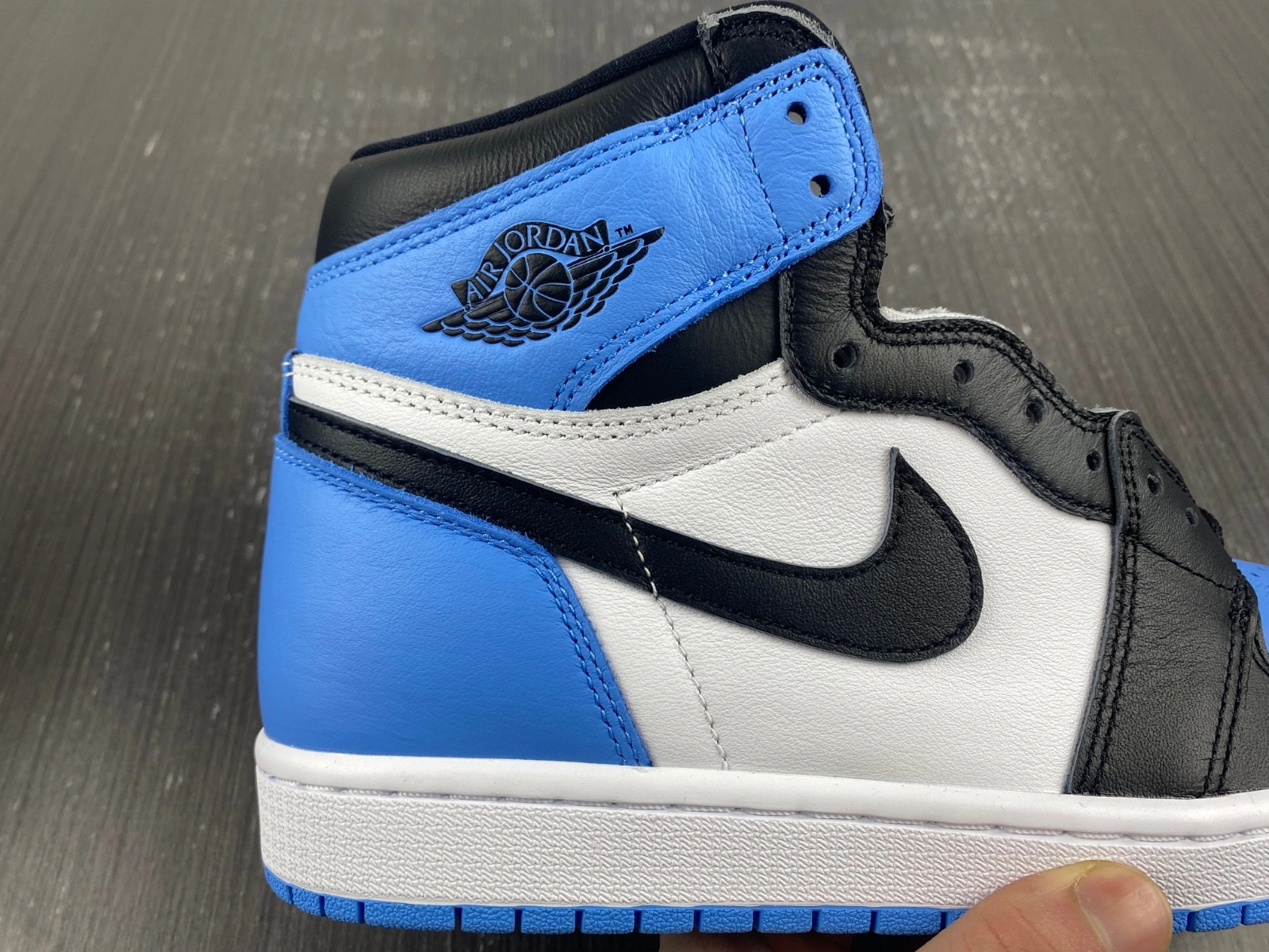 Air Jordan 1 High OG University Blue DZ5485-400