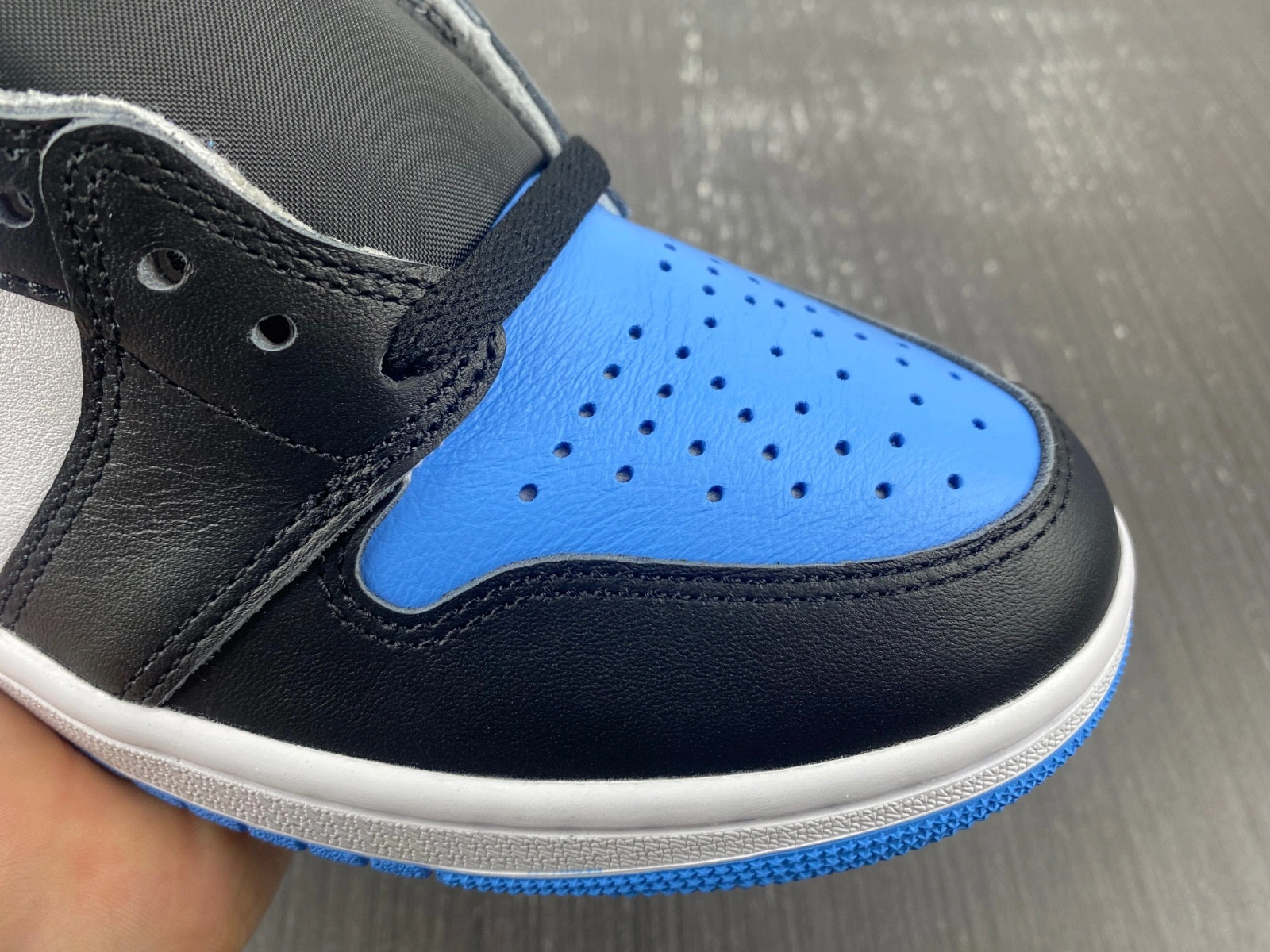 Air Jordan 1 High OG University Blue DZ5485-400