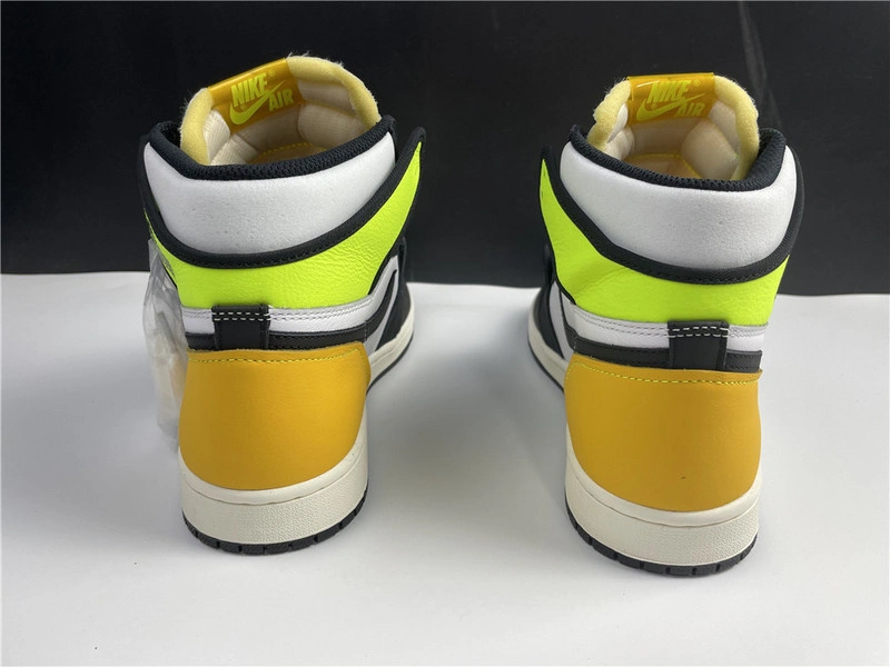 Air Jordan 1 High OG “University Gold”    555088-118