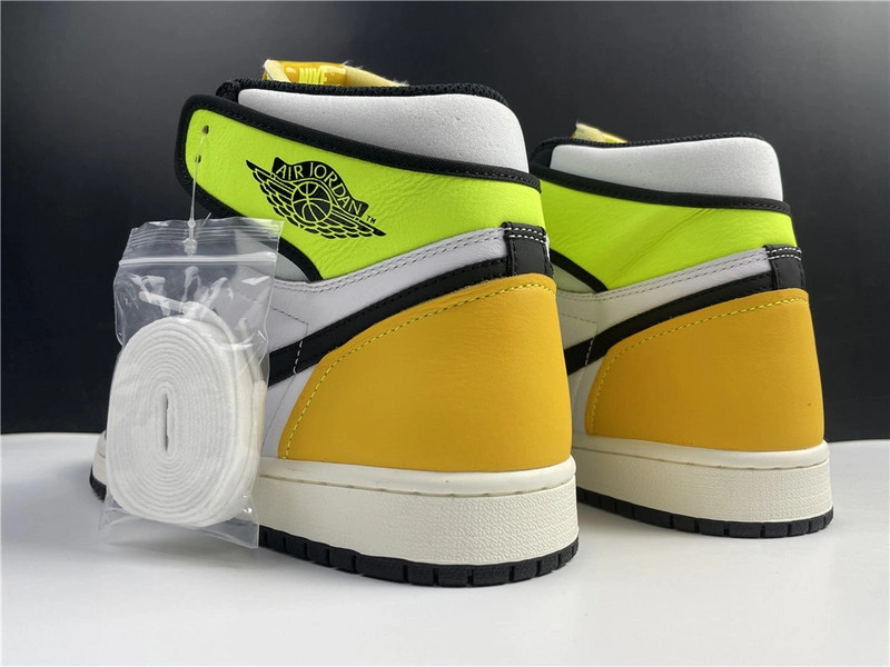 Air Jordan 1 High OG “University Gold”    555088-118