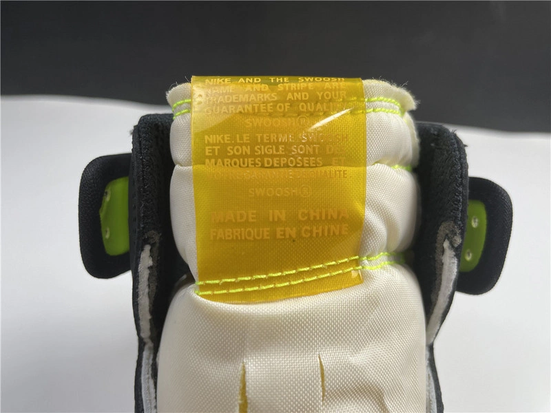 Air Jordan 1 High OG “University Gold”    555088-118