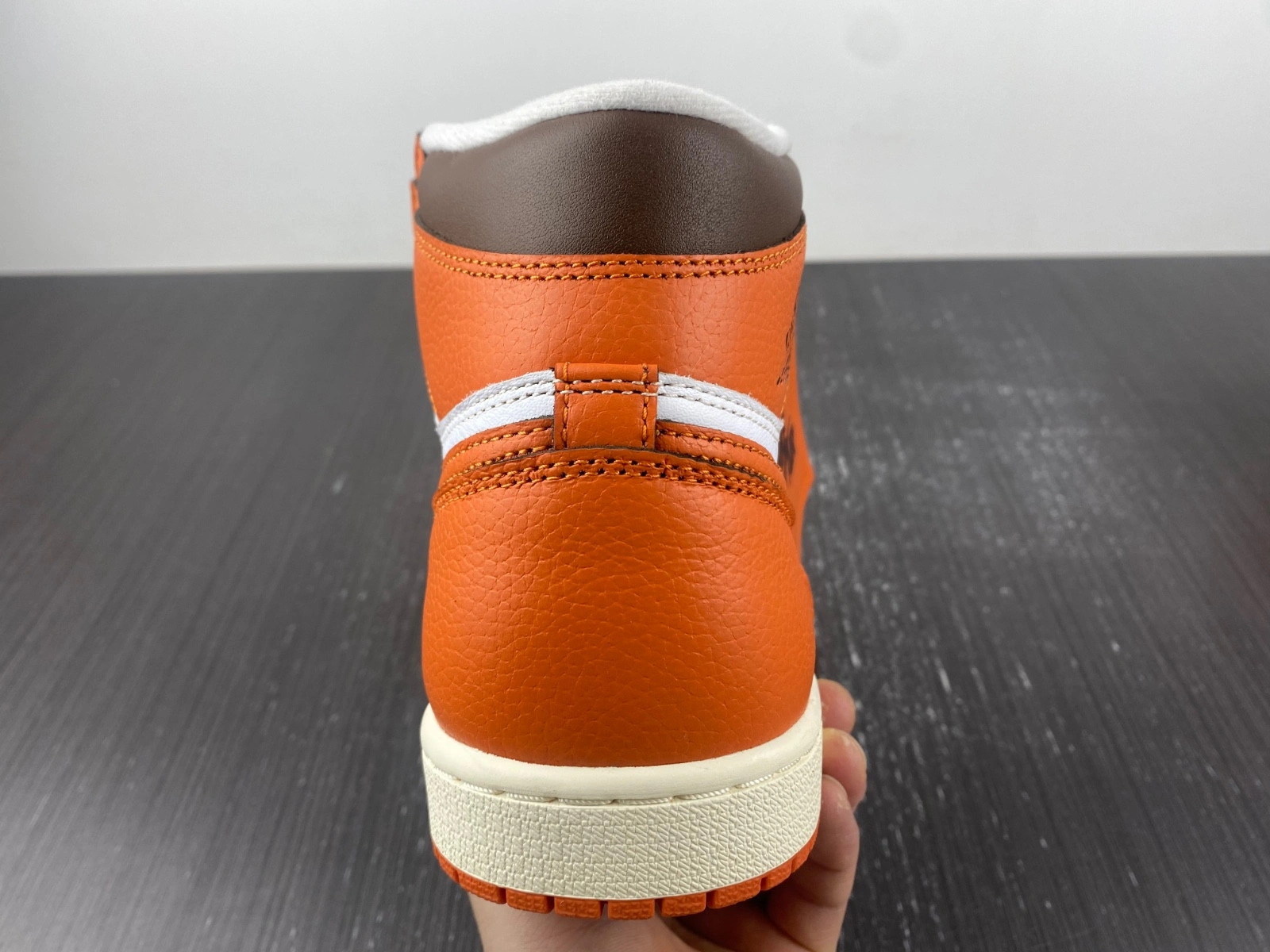 Air Jordan 1 High OG WMNS “Starfish” DO9369-101