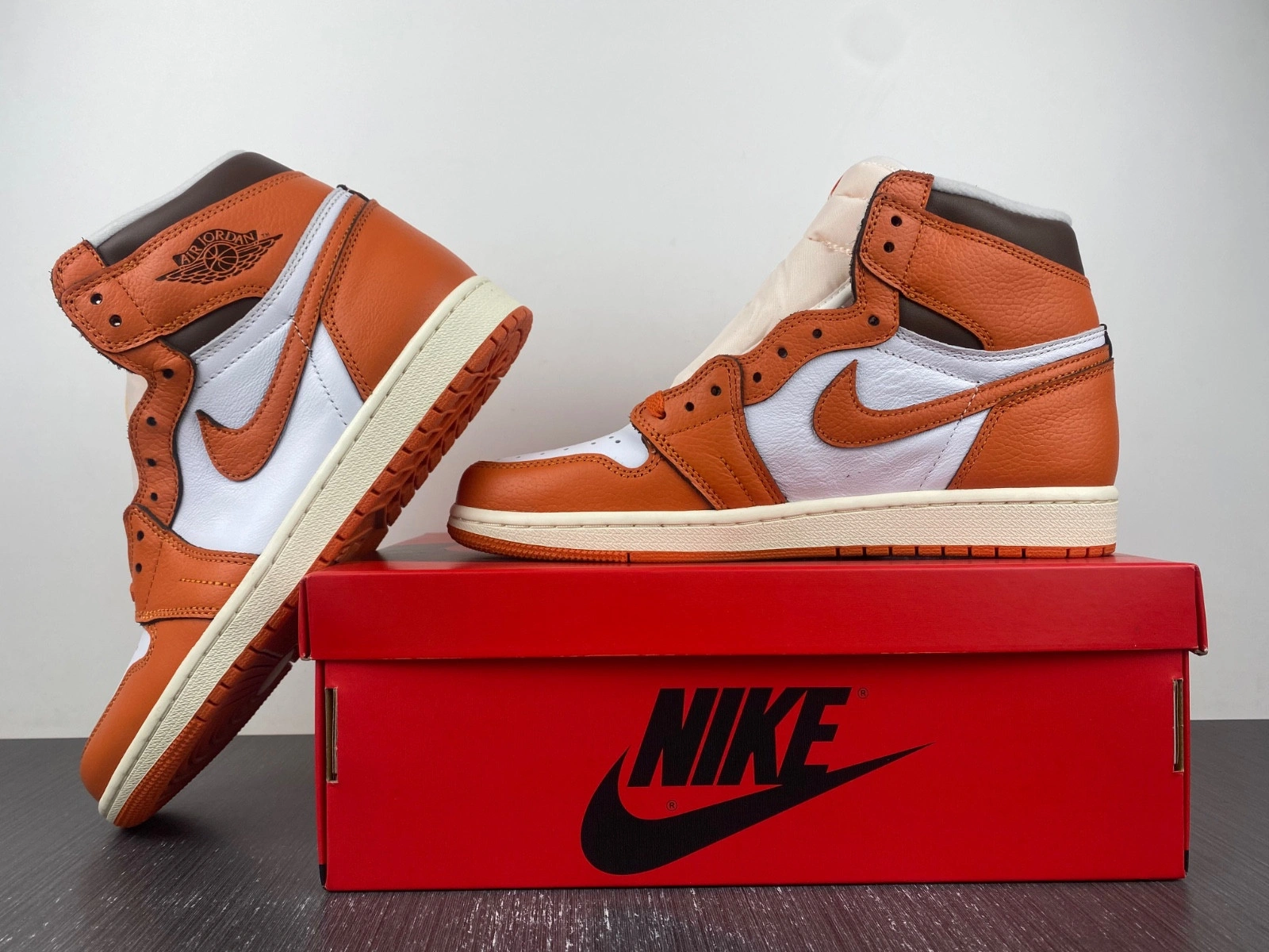 Air Jordan 1 High OG WMNS “Starfish” DO9369-101