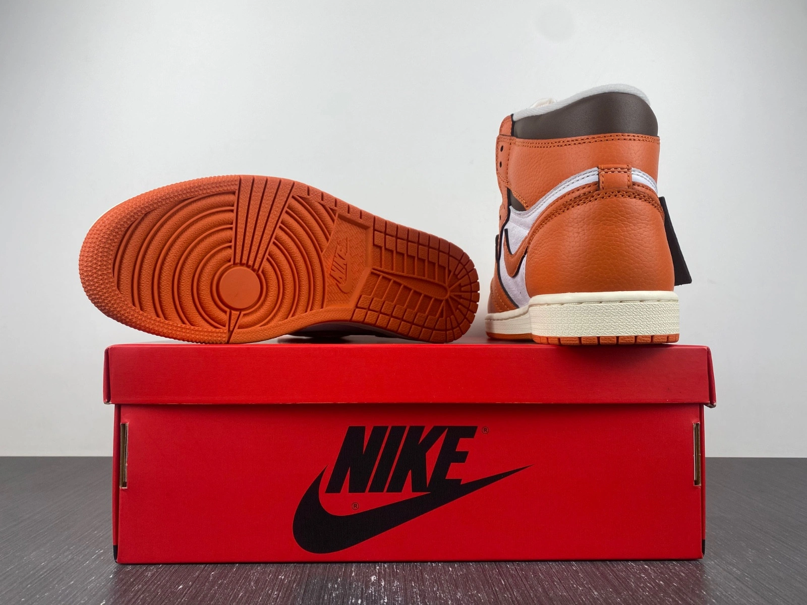 Air Jordan 1 High OG WMNS “Starfish” DO9369-101