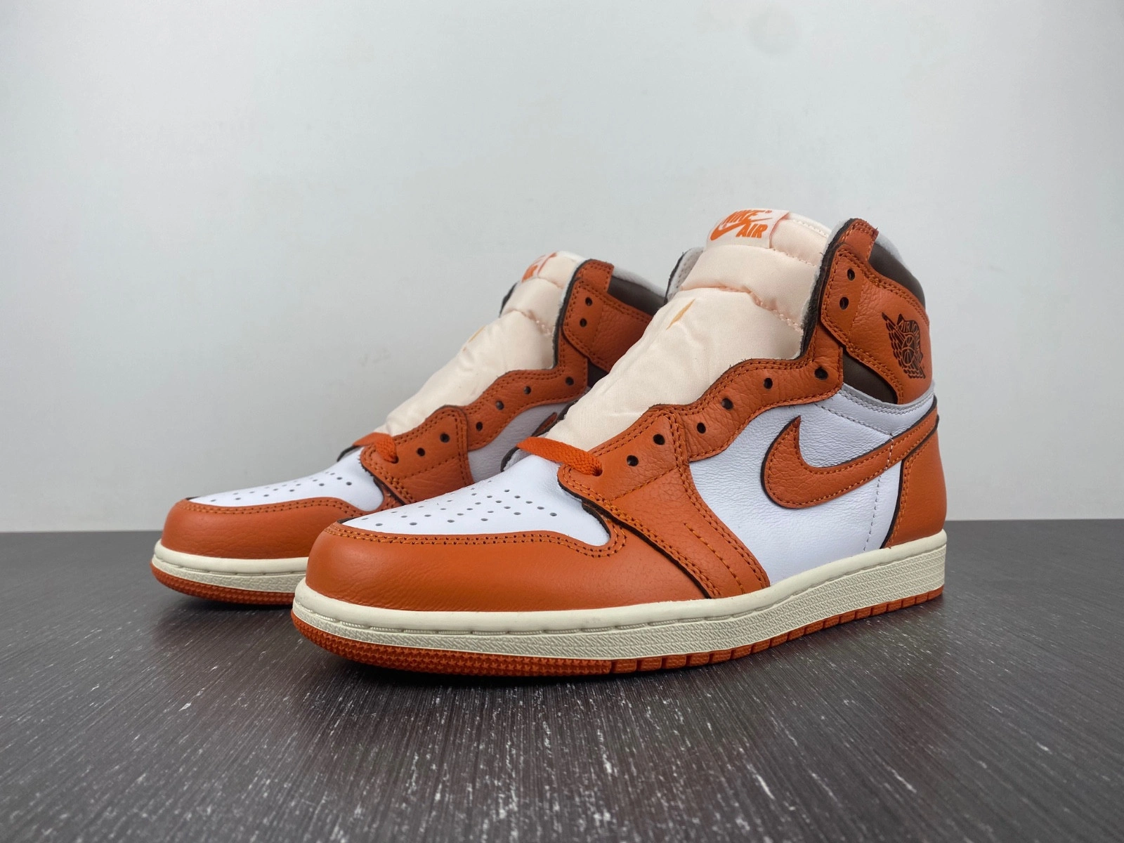 Air Jordan 1 High OG WMNS “Starfish” DO9369-101