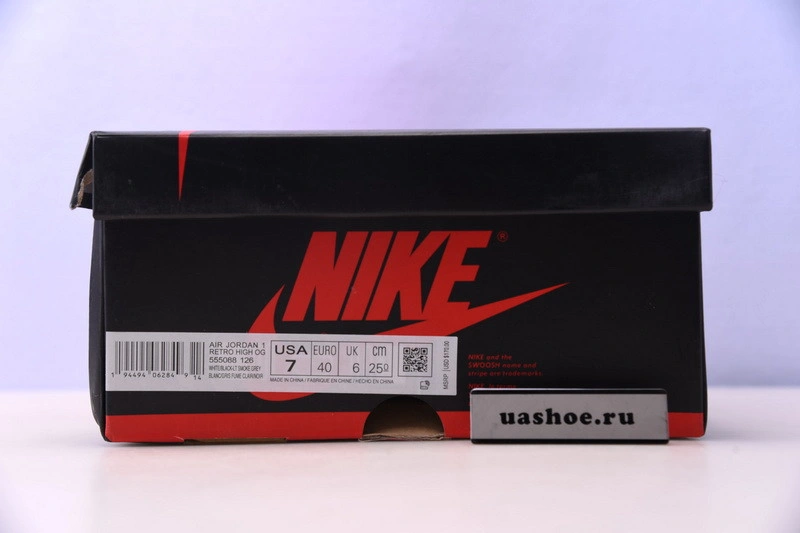 Air Jordan 1 “Light Smoke Grey”  555088-126