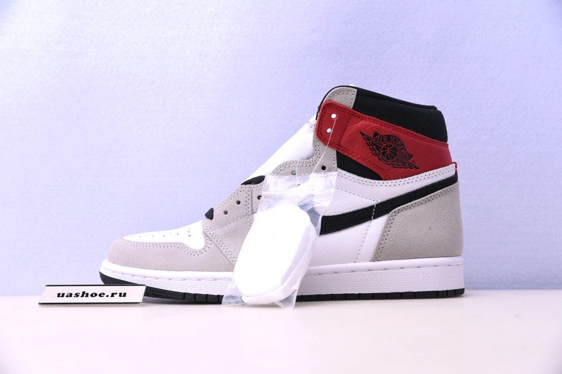 Air Jordan 1 “Light Smoke Grey”  555088-126