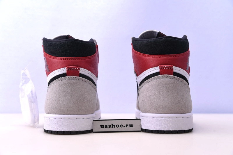 Air Jordan 1 “Light Smoke Grey”  555088-126