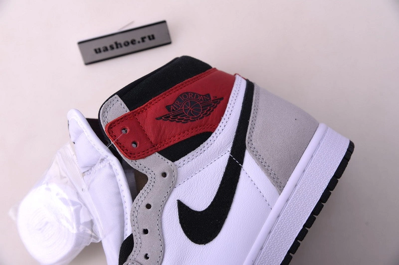 Air Jordan 1 “Light Smoke Grey”  555088-126