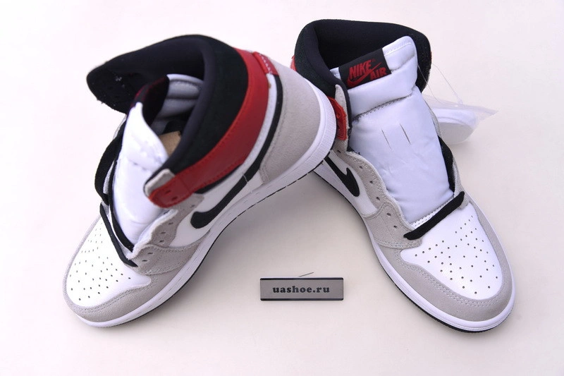 Air Jordan 1 “Light Smoke Grey”  555088-126