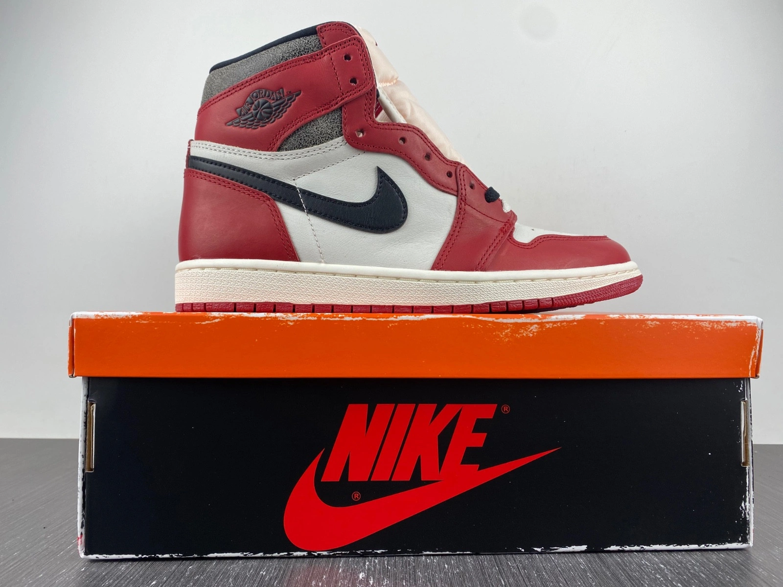 Air Jordan 1 Lost And Found DZ5485-612