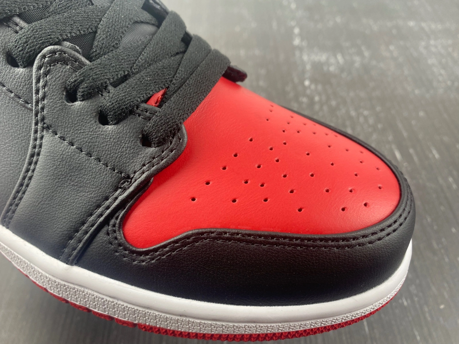 Air Jordan 1 Low “Alternate Bred Toe” 553558-066