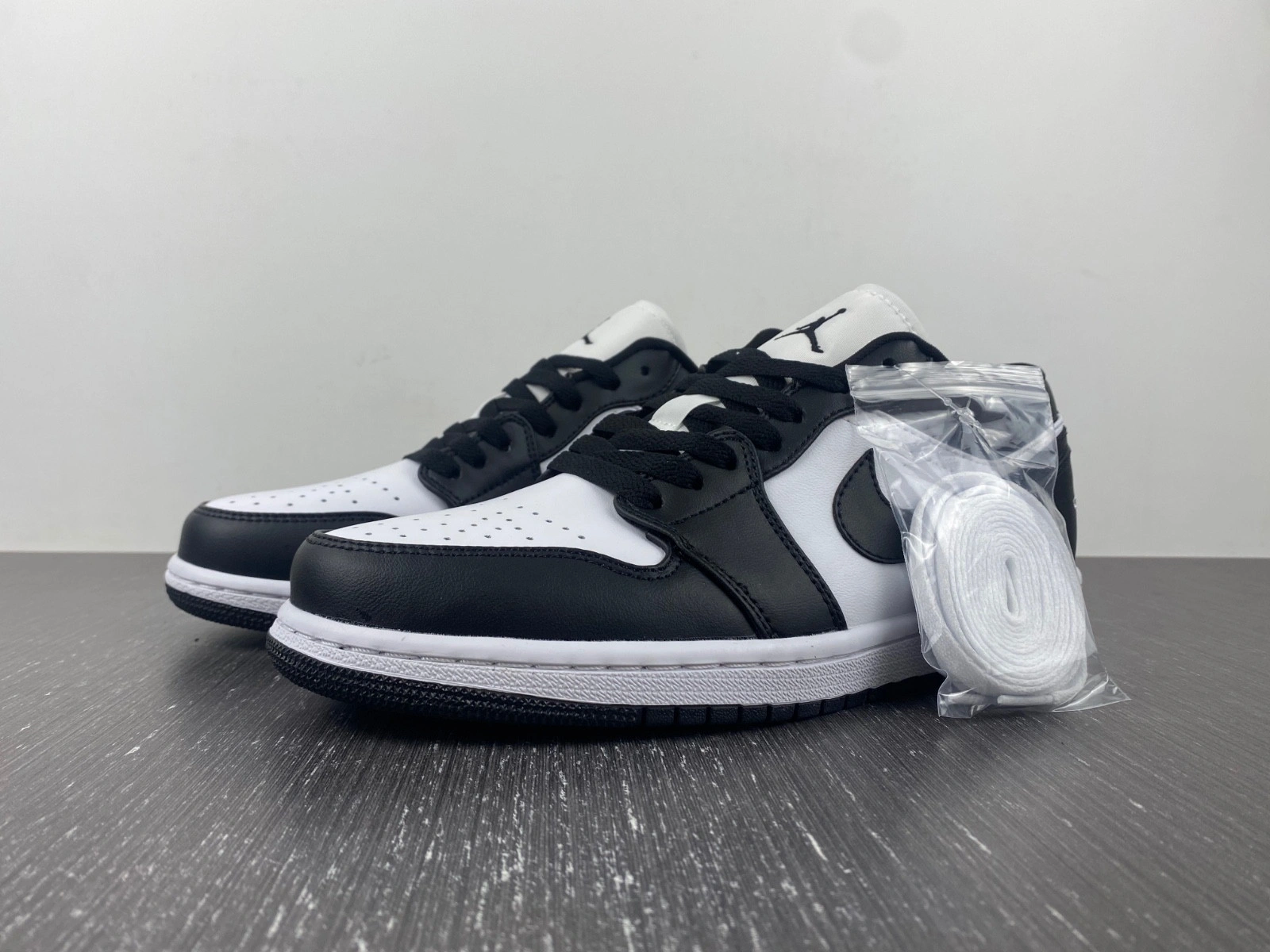 Air Jordan 1 Low Black White DC0774-101