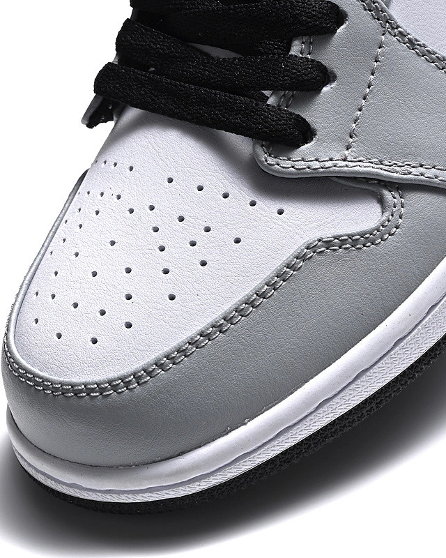 Air Jordan 1 Low “Light Smoke Grey”   553558-030