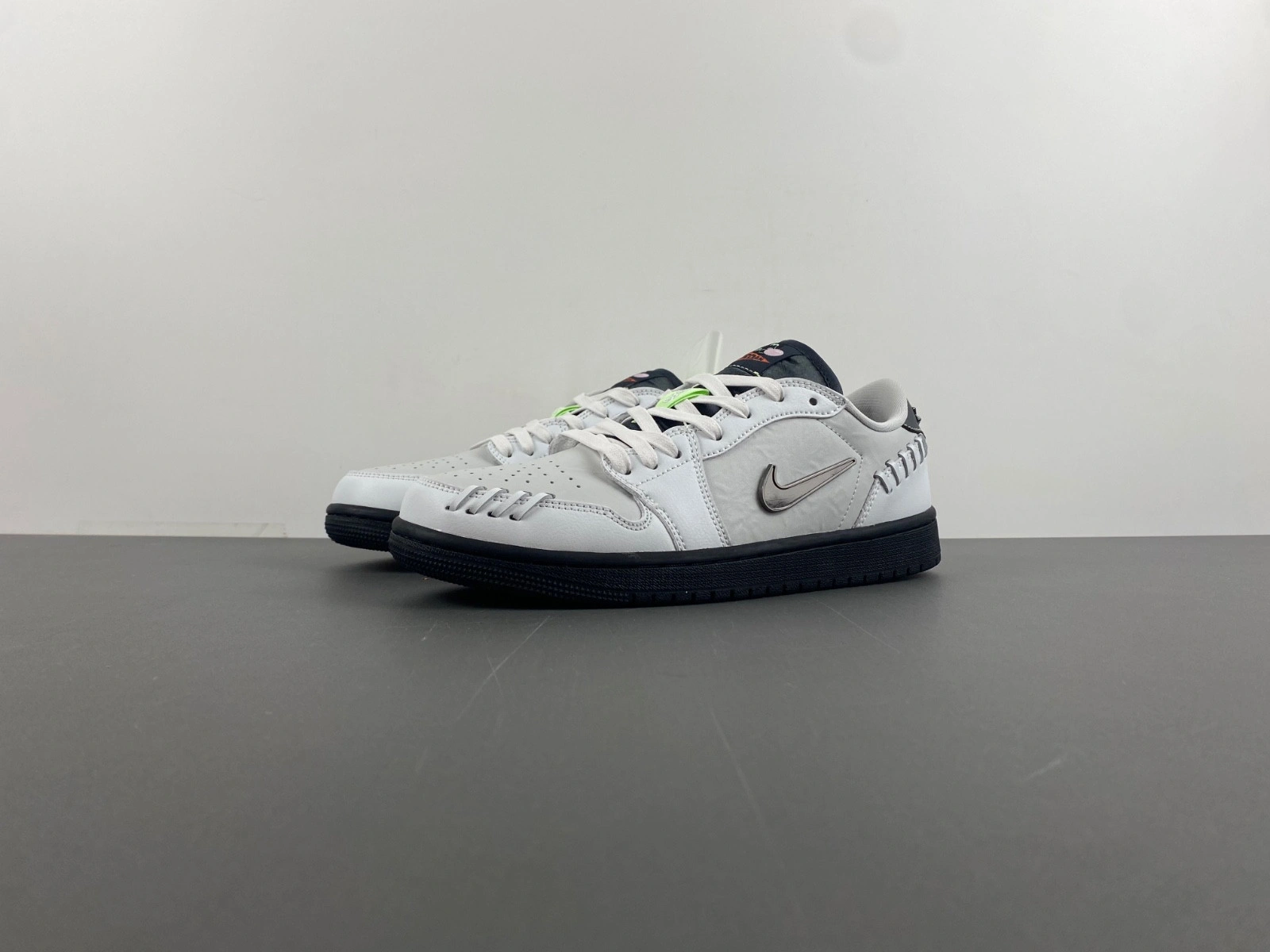 Air Jordan 1 Low Method of Make "Black Cat"  HM3689-001