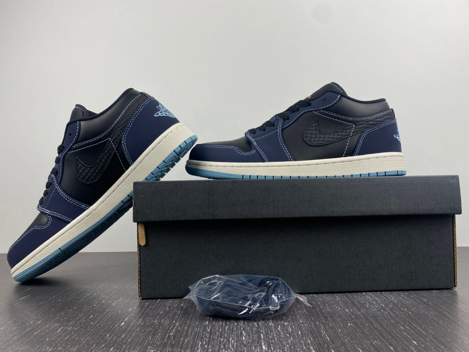 Air Jordan 1 Low Navy Black Snakeskin FJ5478-010