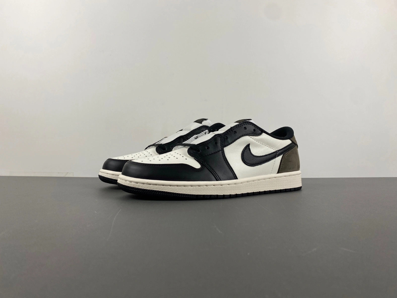 Air Jordan 1 Low OG Mocha Palomino CZ0790-102