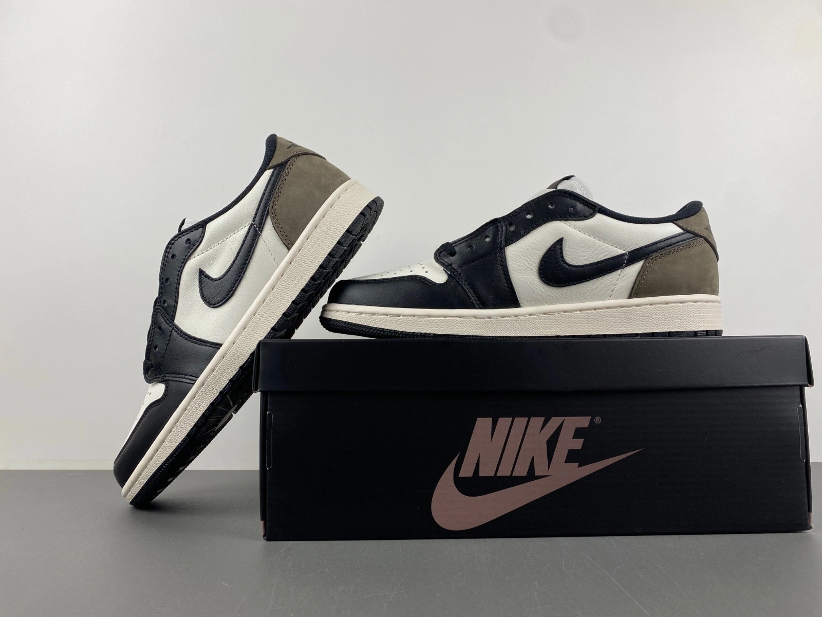 Air Jordan 1 Low OG Mocha Palomino CZ0790-102