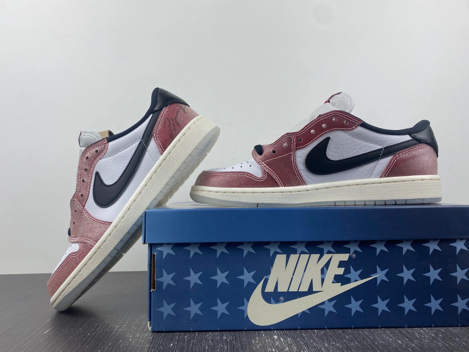 Air Jordan 1 Low OG x Trophy Room 'Red Black' FN0432-017