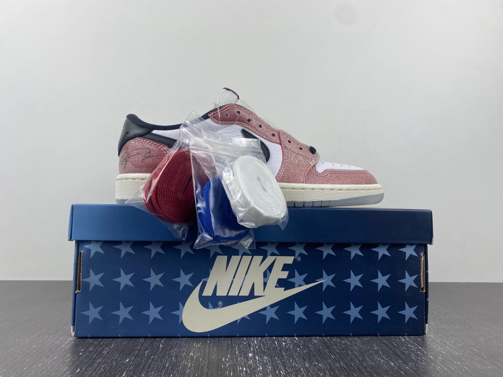Air Jordan 1 Low OG x Trophy Room 'Red Black' FN0432-017