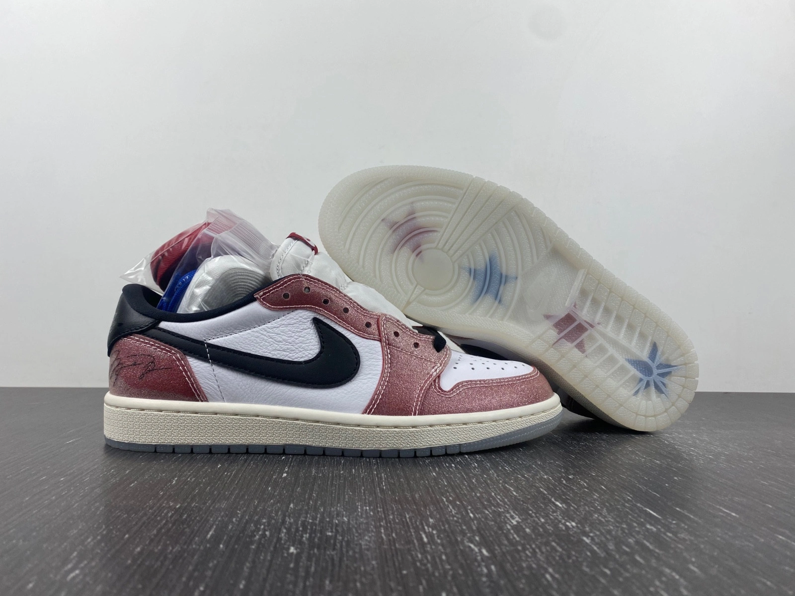 Air Jordan 1 Low OG x Trophy Room 'Red Black' FN0432-017