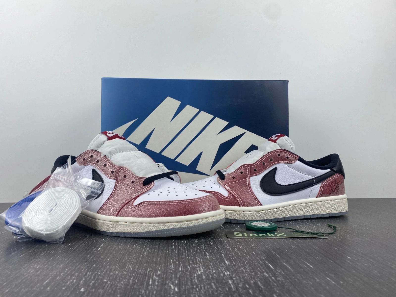 Air Jordan 1 Low OG x Trophy Room 'Red Black' FN0432-017