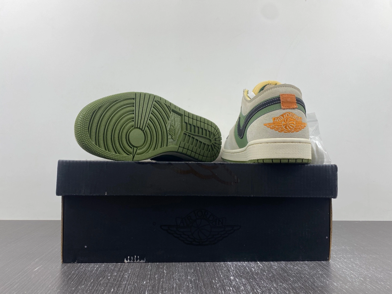 Air Jordan 1 Low SE Craft 