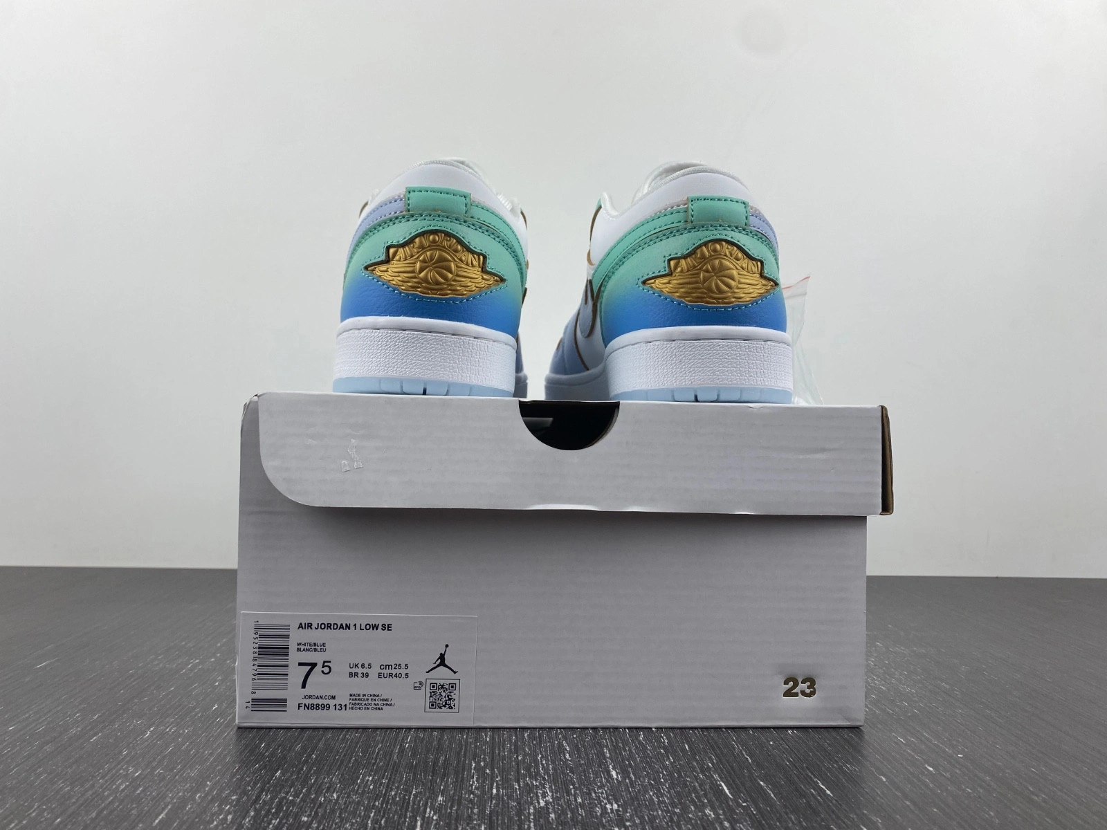 Air Jordan 1 Low SE Emerald Rise FN8899-131