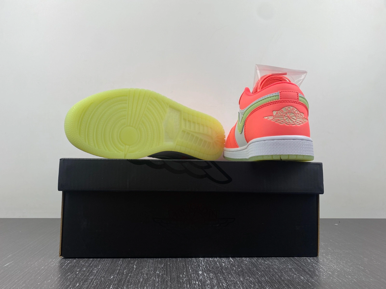 Air Jordan 1 Low SE 'Lava Glow' FN6772-671