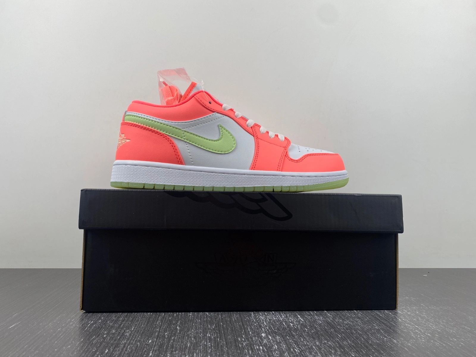 Air Jordan 1 Low SE 'Lava Glow' FN6772-671