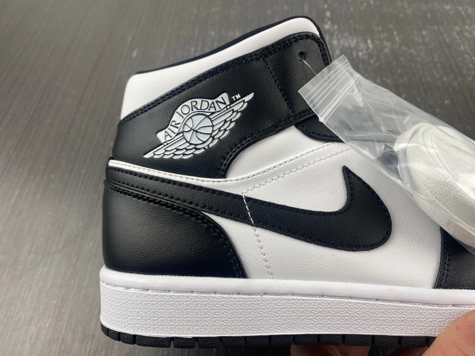 Air Jordan 1 Mid 