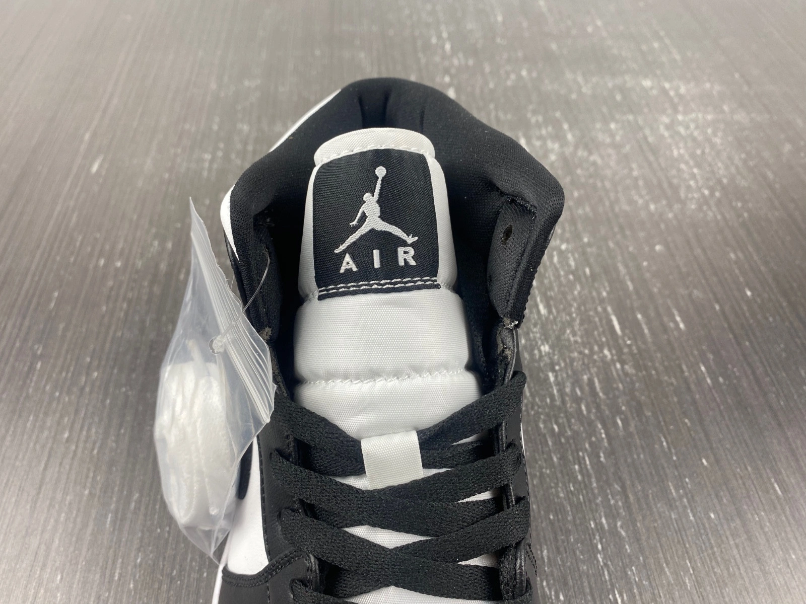 Air Jordan 1 Mid 