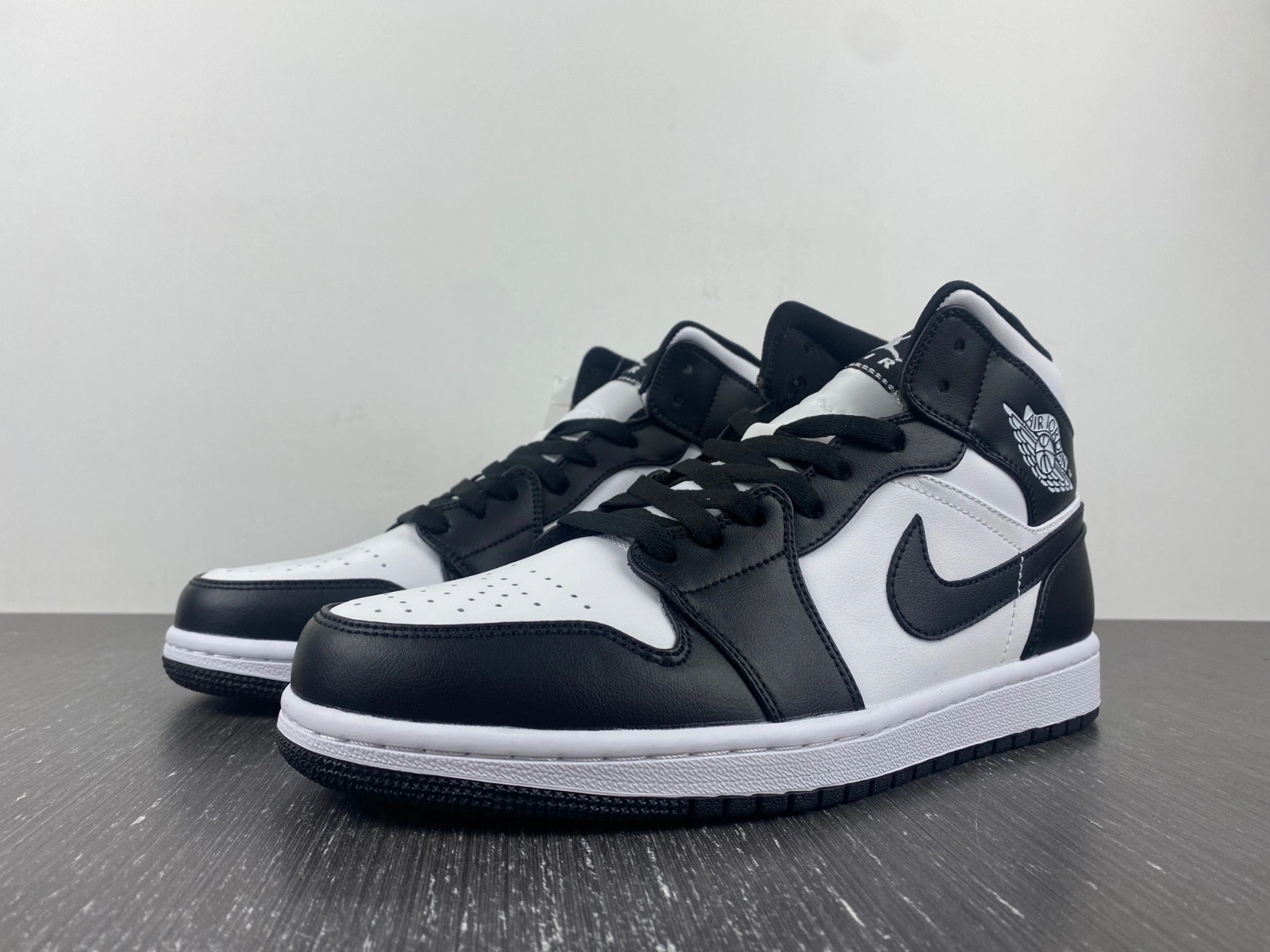 Air Jordan 1 Mid "Black White" DV0991-101