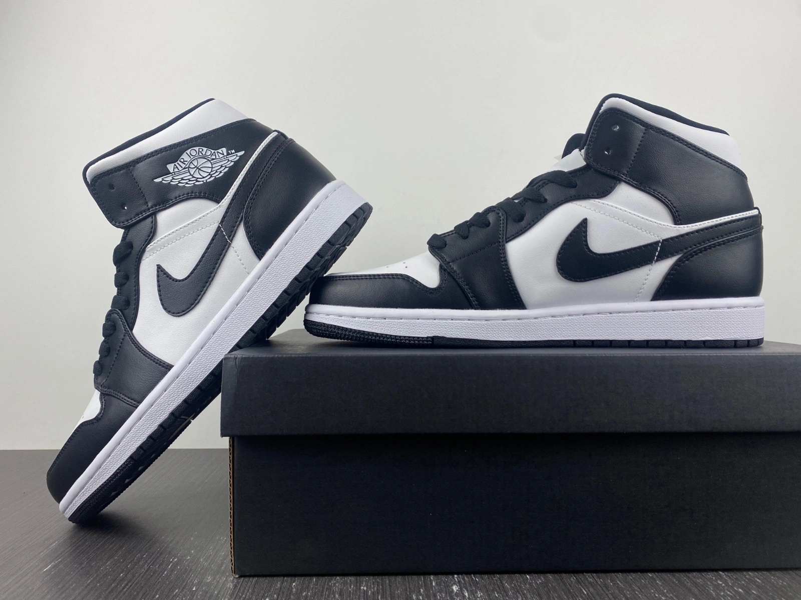 Air Jordan 1 Mid 